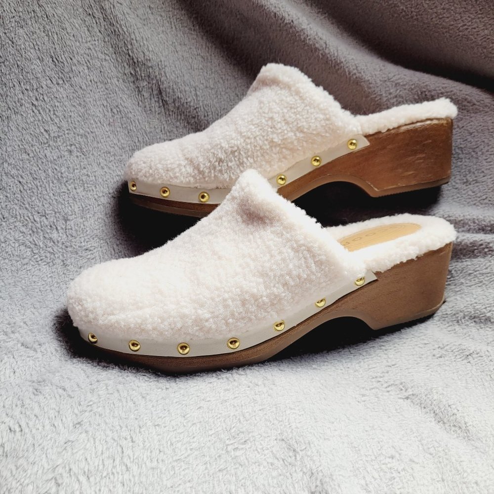 Fur white clog with studs on the side Size 7 - Picture 5 of 6